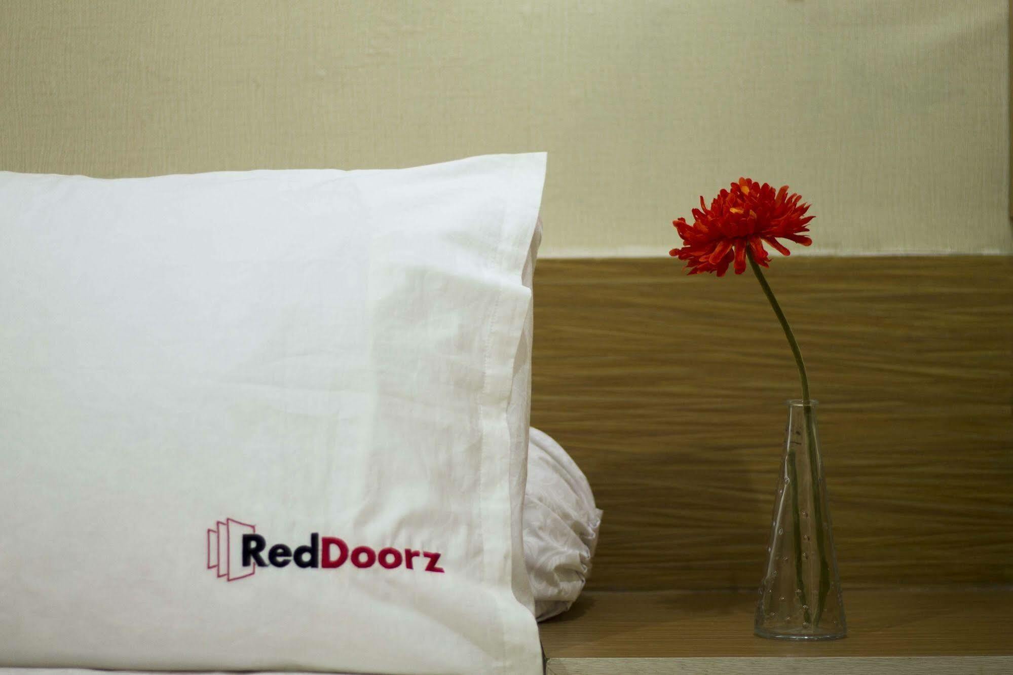 Reddoorz Near Raya Semer チャングー エクステリア 写真